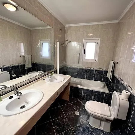 Casa Darcey By Your Madeira Estreito da Calheta